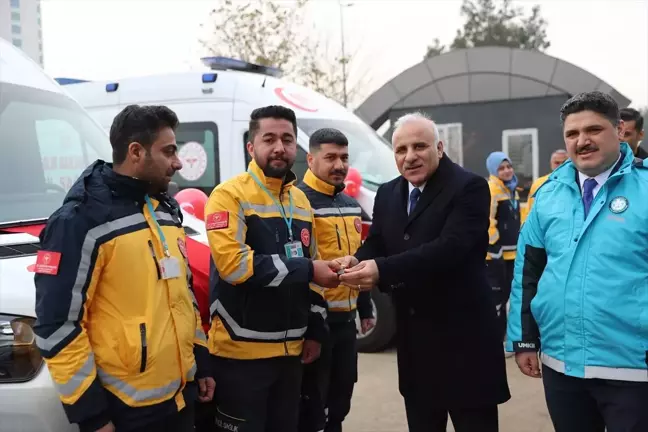 Diyarbakır'a Yeni Ambulans ve UMKE Araçları Hizmete Girdi