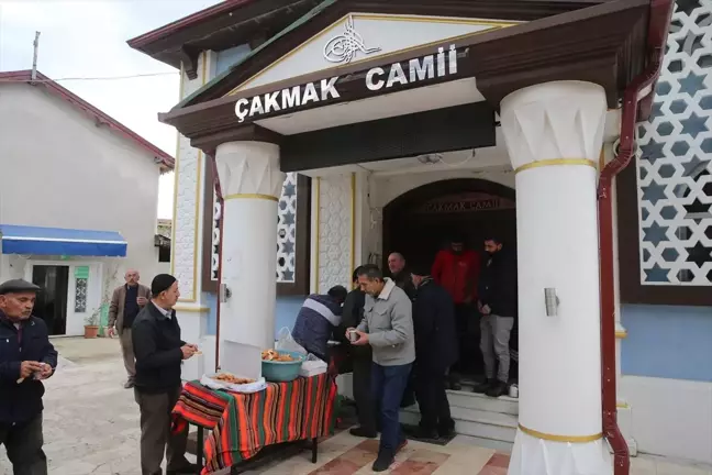 Cami İmamı, Cemaatine İkramda Bulunarak Gönülleri Fethetti