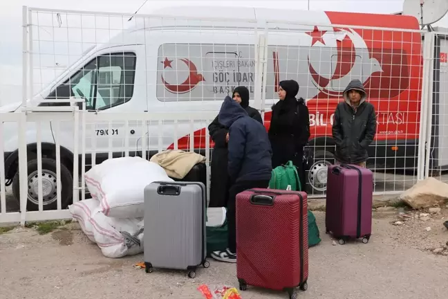 Türkiye'deki Suriyelilerin Kilis'ten ülkelerine dönüşü sürüyor