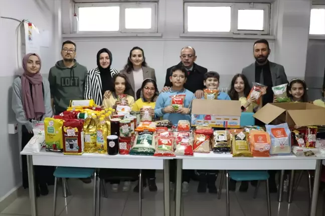 Amasya'da ilkokul öğrencileri harçlıklarıyla ihtiyaç sahipleri için erzak aldı