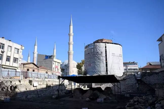 Edirne'deki Makedon Kulesi'nde 10. Yüzyıla Ait Kalıntılar Ortaya Çıktı