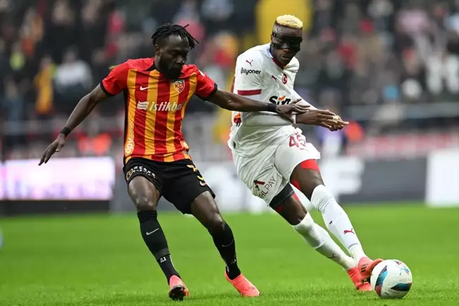 Galatasaray, Kayserispor'u İlk Yarımda 2-1 Geçti