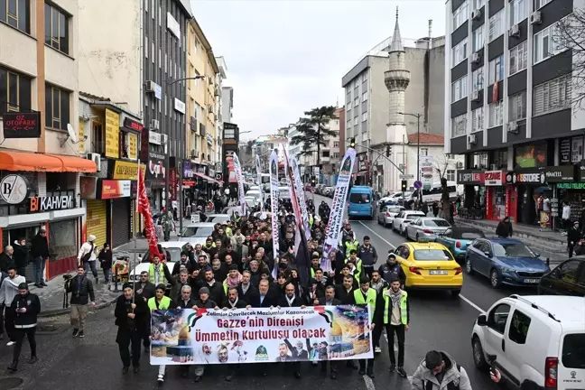 İsrail'in Gazze Saldırılarına Karşı Üsküdar Meydanı'nda Protesto Düzenlendi