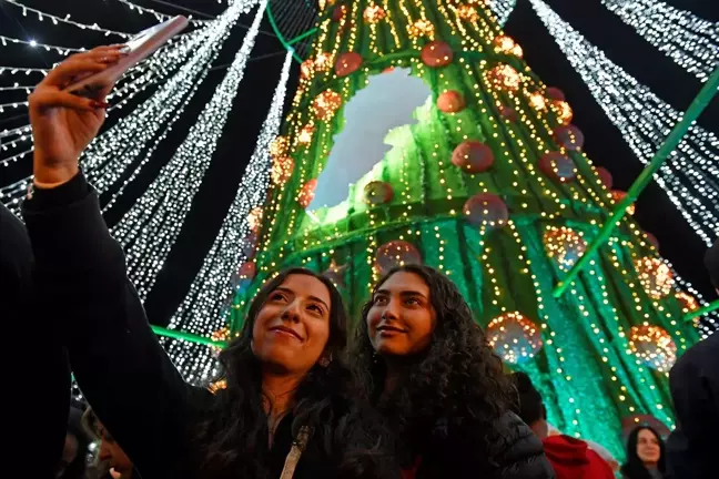 Beyrut'ta Ateşkes Sonrası Noel ve Yeni Yıl Coşkusu