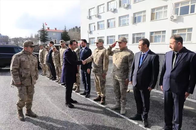 Bitlis Valisi Karakaya, Askerlerle Öğle Yemeğinde Buluştu