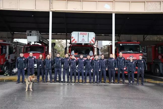 Antalya'da Sağanak Başladı, Büyükşehir Belediyesi Ekipleri Hazır Bekliyor