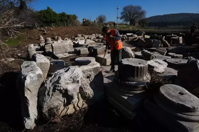 Efes Antik Kenti'nde Roma Dönemi Hamamı Yeniden Ayağa Kalkıyor