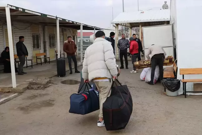 Suriye'den Dönüş Başladı: Suriyeliler Türkiye'den Ülkelerine Gidiyor