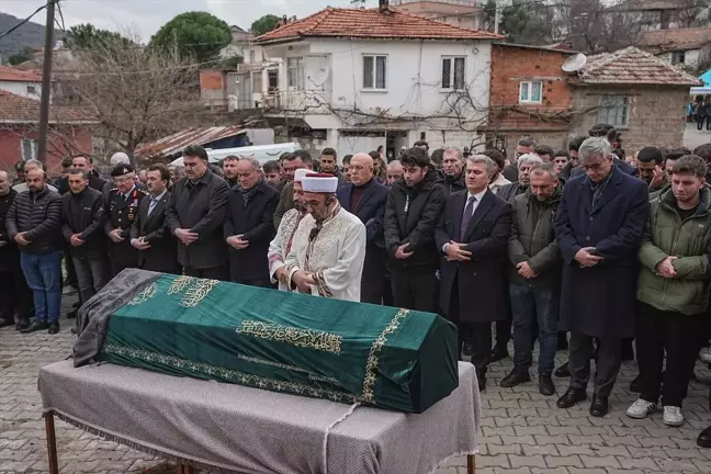 Balıkesir'deki Mühimmat Fabrikasında Patlama: Tuğba Sert Toprağa Verildi