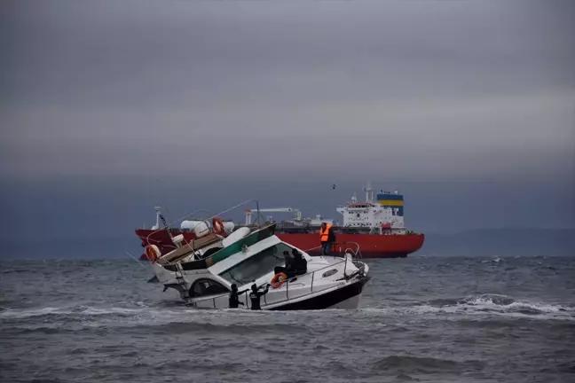 Tekirdağ'da Fırtına Nedeniyle Mahsur Kalan İki Kişi Kurtarıldı