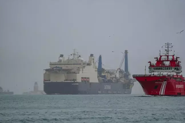 Castorone Gemisi, İstanbul Boğazı'ndan Geçişini Tamamladı