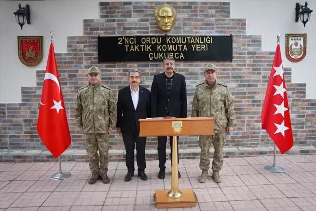 Hakkari ve Şırnak Valileri 2. Hudut Tugay Komutanlığını Ziyaret Etti