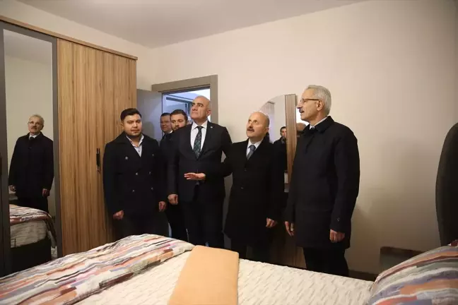 Bakan Uraloğlu Adıyaman'da Kalıcı Konut İnşaatlarını İnceledi