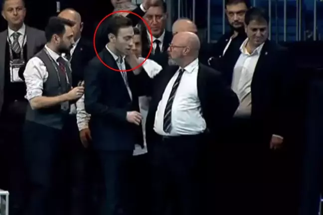 Seçime damga vuran olay: Beşiktaşlı yönetici, herkesin gözünün önünde oğlunu tokatladı