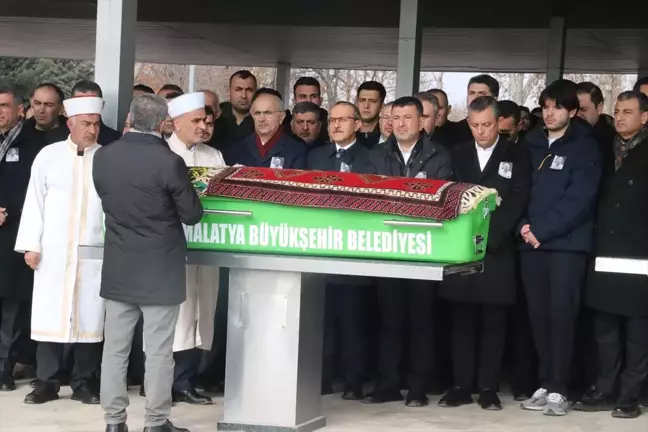 CHP Genel Başkanı Özgür Özel, Hüseyin Ağbaba'nın Cenaze Törenine Katıldı