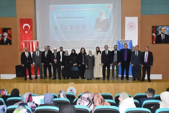 Artvin'de 'Ailede Çözüm Becerileri' Konferansı Düzenlendi