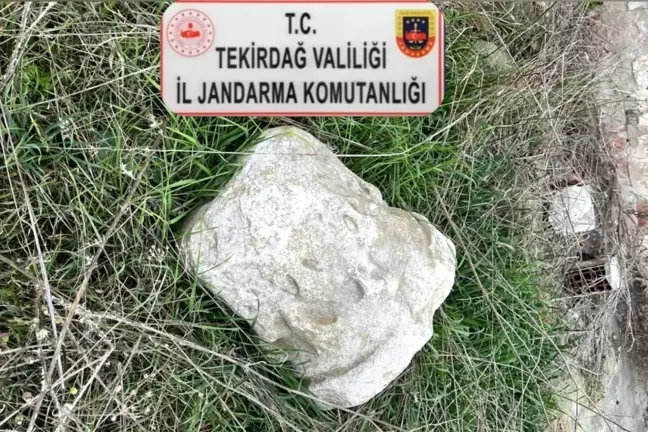 Tekirdağ'da Roma Dönemine Ait Antik Sütun Başlığı Ele Geçirildi