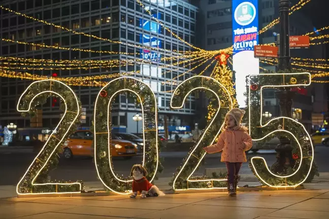 1 Ocak 2025 resmi tatil mi? 1 Ocak 2025 hangi güne denk geliyor?