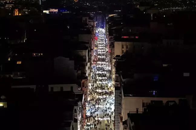 Taksim Meydanı ve İstiklal Caddesi'nde Yılbaşı Yoğunluğu Artıyor