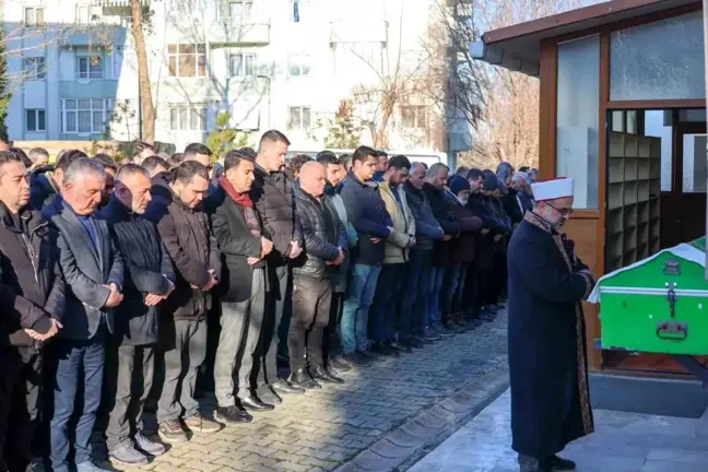 Bilecik'in Sevilen İsimlerinden Kemal Cici Son Yolculuğuna Uğurlandı