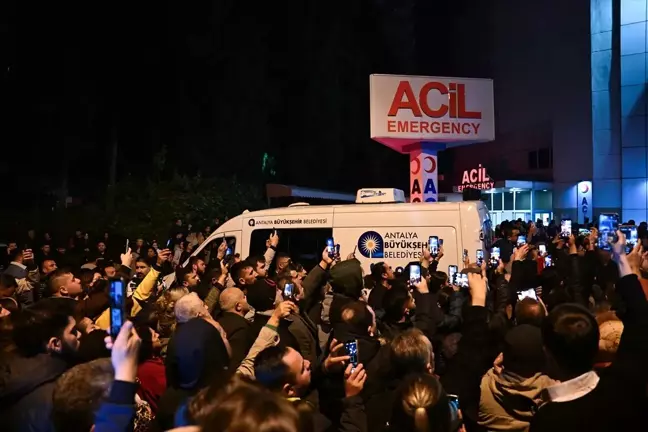 Türk Müziğinin Efsanevi İsimlerinden Ferdi Tayfur Hayatını Kaybetti