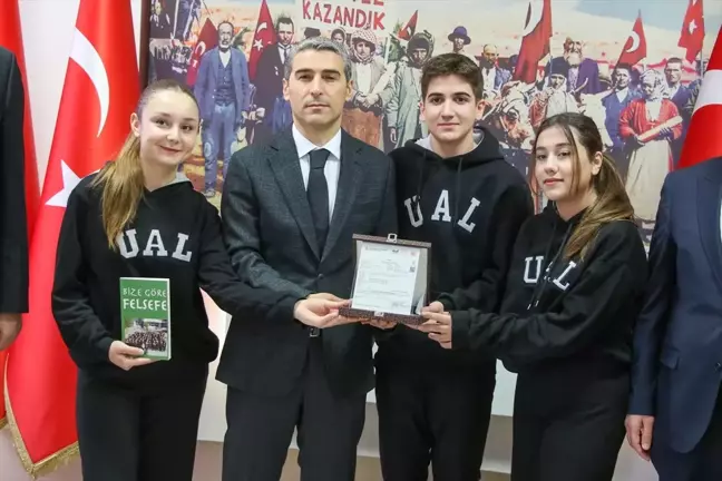 Uşak Lisesi Öğrencilerinden Anlamlı Bağış