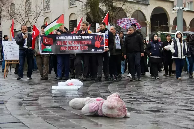 Bursa'da Sağlık Çalışanlarından Gazze'ye Destek Yürüyüşü