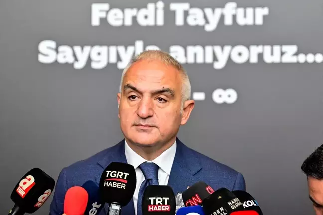 Kültür ve Turizm Bakanı Ersoy, Ferdi Tayfur'un Cenaze Törenine Katıldı