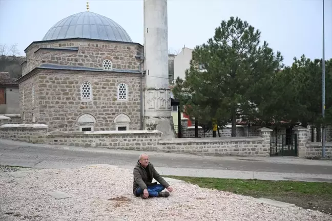 Edirne'de Muhtar, Hizmet Binası İçin Oturma Eylemi Gerçekleştirdi