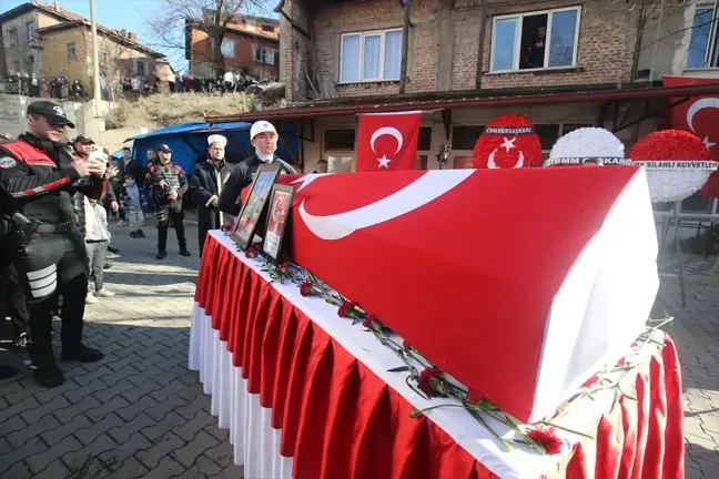 Eyüpsultan'da trafik kazasında şehit olan polis memuru Balıkesir'de son yolculuğuna uğurlandı