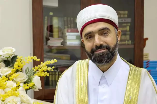 Halep'teki Emevi Camii'nin eski imamı Şeyh Mekki, caminin özgürlüğe kavuşmasının sevincini yaşıyor Açıklaması