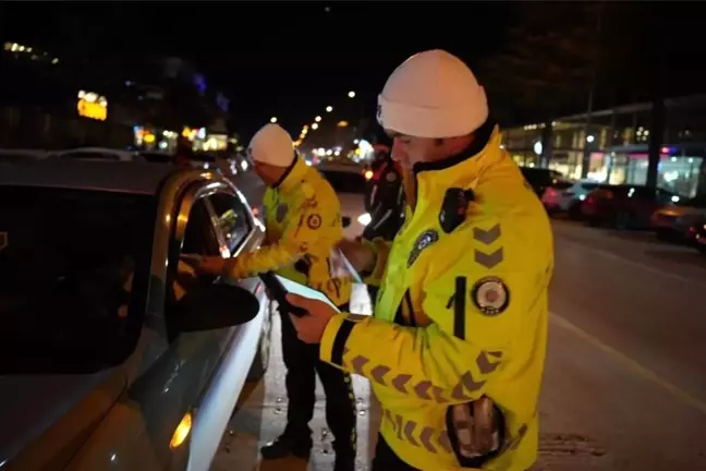 Isparta'da Trafik Denetimleri: 12 Sürücüye Ceza, 5 Araç Men Edildi