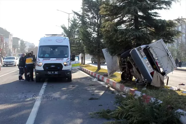 Tavşanlı'da Trafik Kazası: 3 Yaralı