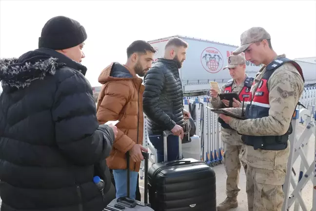 Türkiye'deki Suriyelilerin ülkelerine dönüşü sürüyor