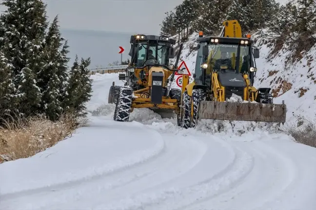 Van ve Bitlis'te Olumsuz Hava Koşulları Nedeniyle Ulaşım Kesintileri