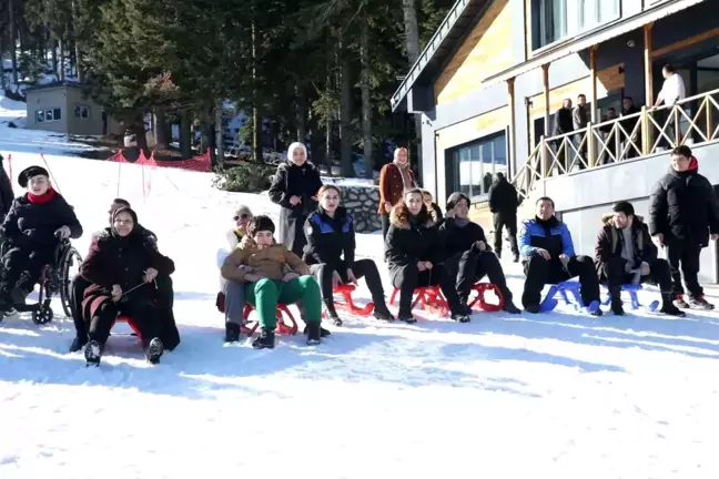 Kastamonu'da Özel Bireyler Ilgaz Dağı'nda Kayak Keyfi Yaşadı