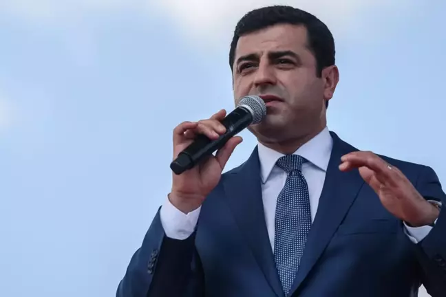 DEM Parti heyetiyle görüşen Demirtaş'tan Öcalan'a destek, Kandil'e uyarı