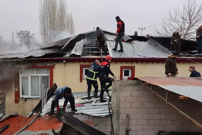 Iğdır'da Yangın: Bir Ev ve İki Ahır Küle Döndü