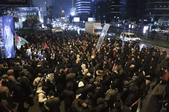 AGD Üyelerinden İsrail'in Saldırılarına Protesto Gösterisi