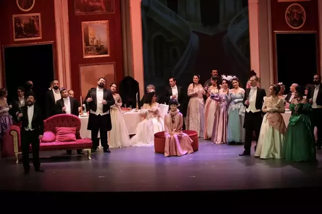 Samsun Devlet Opera ve Balesi 'La Traviata' Operasını Sahneledi