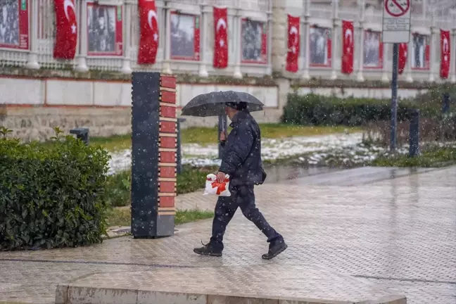 Edirne'de Kar Yağışı Yeniden Etkili Olmaya Başladı