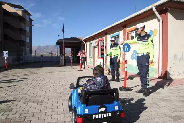 Şırnak'ta Anaokulu Öğrencilerine Trafik ve Aile İçi Şiddet Eğitimi