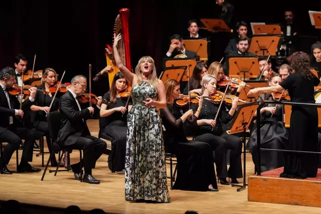 Sinead Campbell Wallace, İstanbul'da İlk Konserini Verdi