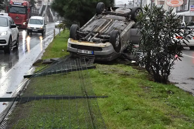 Trabzon'da Otomobil Devrildi: 2 Yaralı