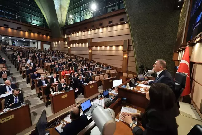 İBB Meclisinde, kültür evine karikatürist Turhan Selçuk'un adının verilmesi eleştirildi