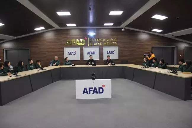 Kabataş Erkek Lisesi Öğrencilerine AFAD'tan Afet Farkındalık Eğitimi