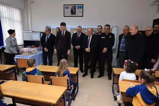 Arhavi'de Öğrenciler Karnelerini Aldı, Yarıyıl Tatiline Girdi