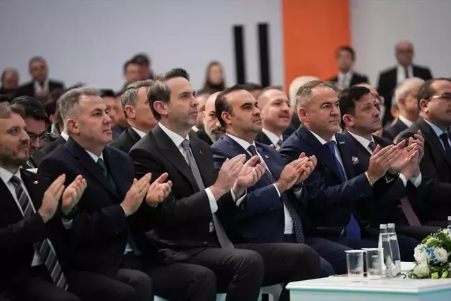 Bakan Bayraktar, İzmir'de güneş hücresi ve paneli entegre üretim tesisi açılışında konuştu Açıklaması