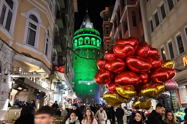 Galata Kulesi, Serviks Kanseri Farkındalık Ayı İçin Yeşil Işıkla Aydınlatıldı