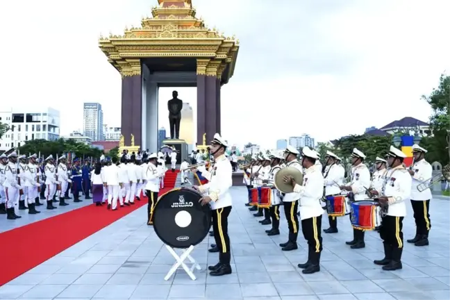 Kamboçya'ya Bağımsızlığını Kazandıran Kralı: Norodom Sihanouk